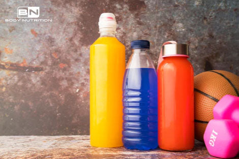 Bevande Idrosaline vs. Bevande Sportive: Qual è la Migliore Opzione per l'Idratazione durante l'Allenamento?